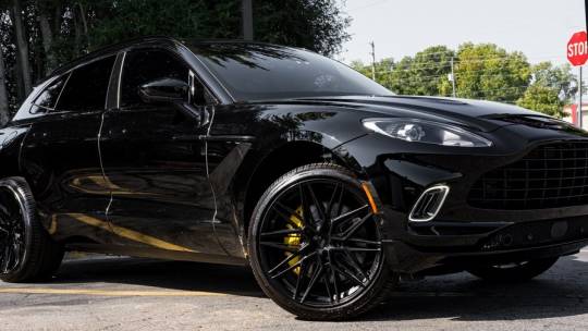 2022 aston martin dbx awd
