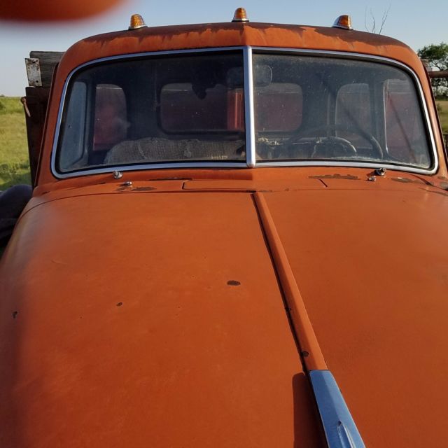 1950 ish chevrolet 6400, 5 window, lots of accessories