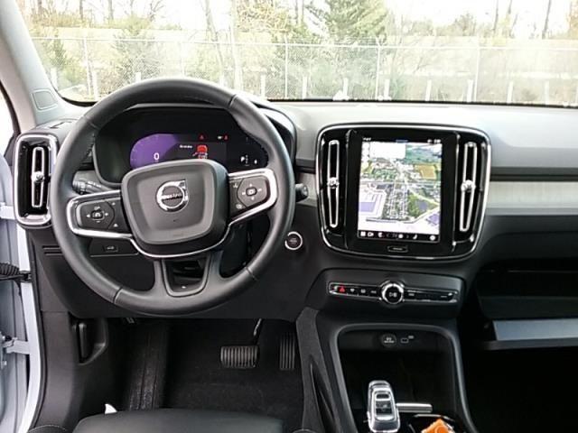 2024 volvo xc40 b5 plus bright theme
