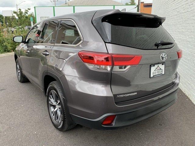 used 2017 toyota highlander le plus v6 portland, or 97232 for sale in portland, oregon