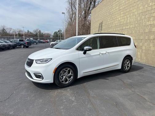 2023 chrysler pacifica in co bluffs, iowa