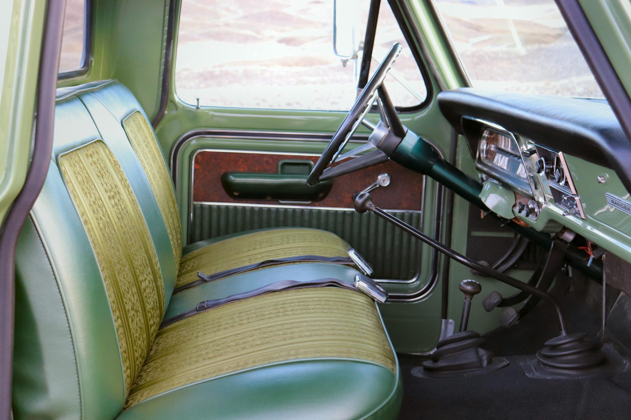 1970 ford f-250 ranger 4×4 4-speed