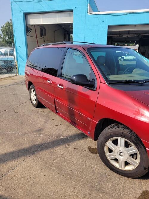 2004 mercury monterrey. 102,000 miles