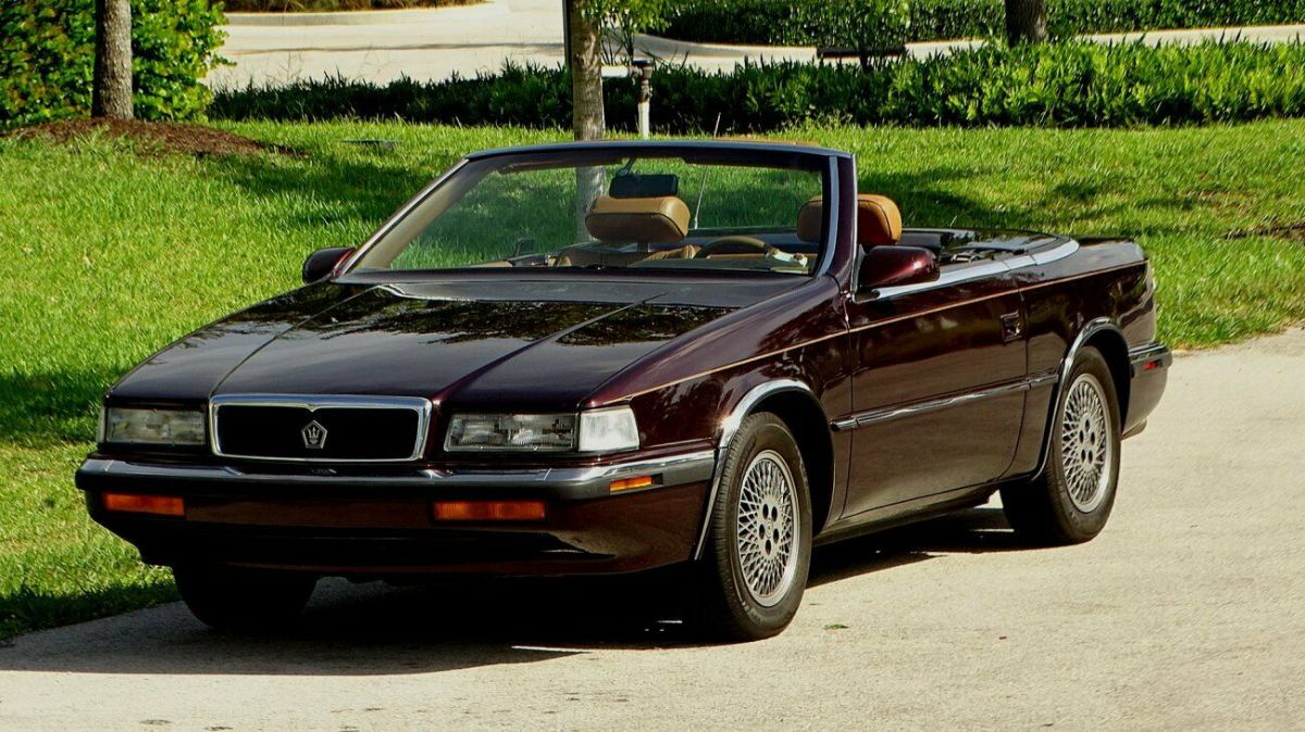 1989 chrysler tc by maserati with 25,000 miles in excellent condition in an out