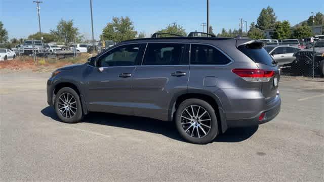 2018 toyota highlander se
