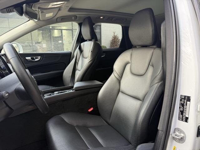 2022 volvo xc60 b5 momentum