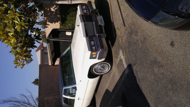 cadilac deville ,white paint,great paint condition ,interior impecable