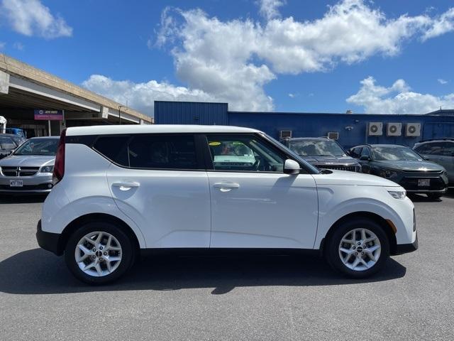 2022 kia soul lx