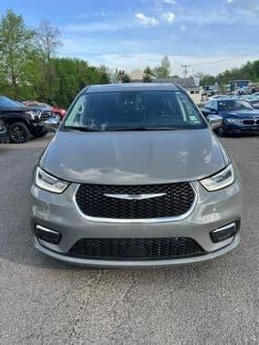2022 chrysler pacifica hybrid limited in brookfield, connecticut