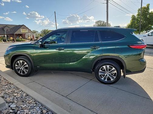 2023 toyota highlander hybrid in co bluffs, iowa
