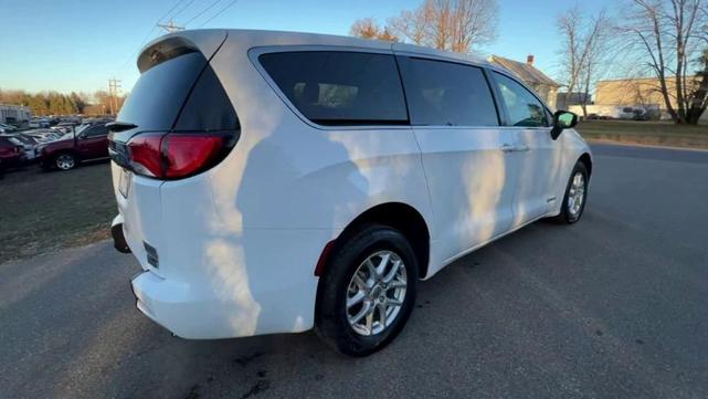 2022 chrysler voyager lx