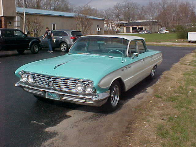 1961 buick lesabre 364 nailhead; beautiful 4 door runs and drives great
