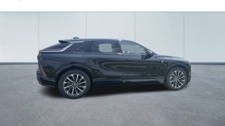 2024 cadillac lyriq sport 2