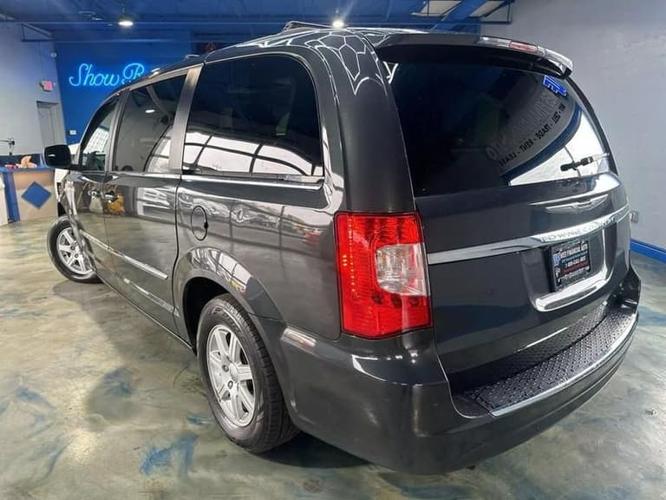 2012 chrysler town & country touring front-wheel drive lwb passenger van in dearborn heights, michigan