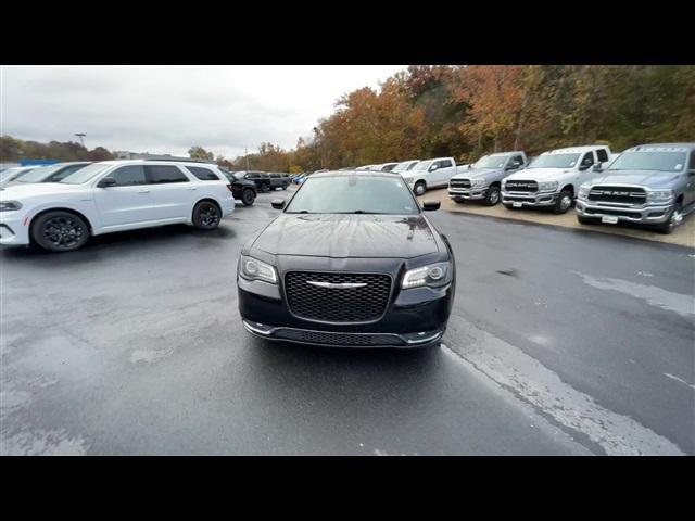 2016 chrysler 300 s