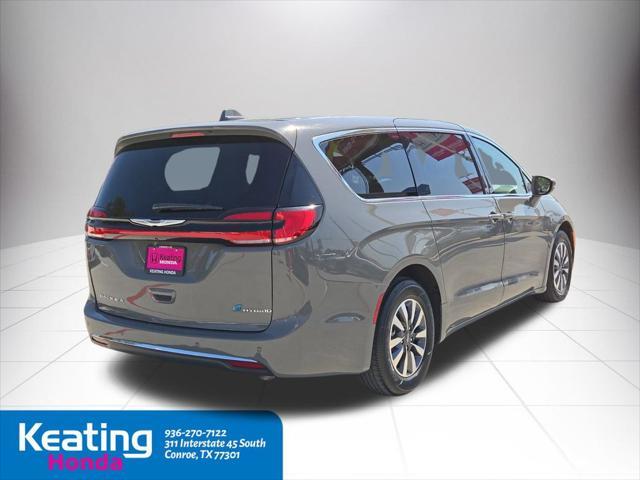 2022 chrysler pacifica hybrid touring l