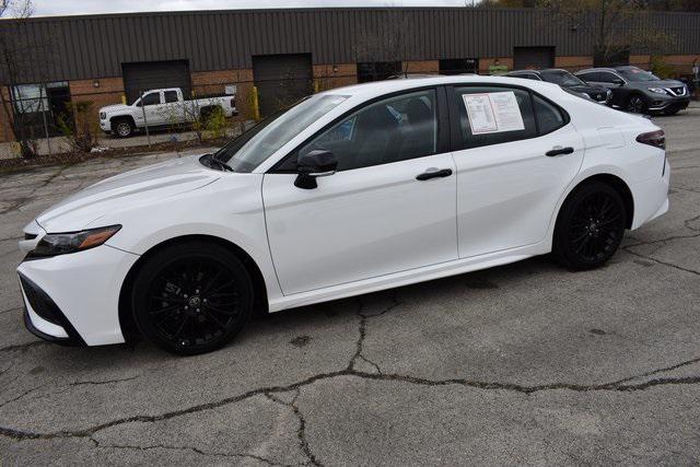 2022 toyota camry se