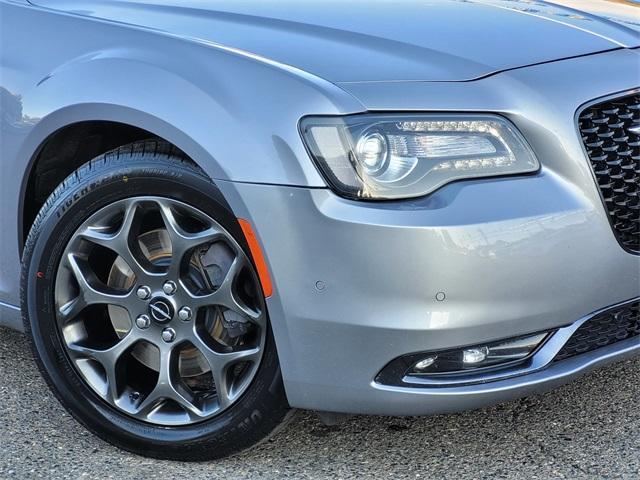2016 chrysler 300 s