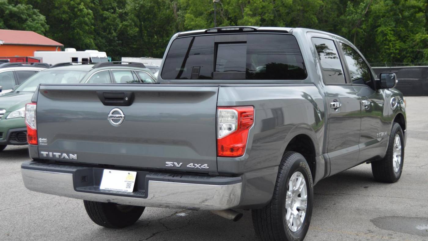 2017 nissan titan sv