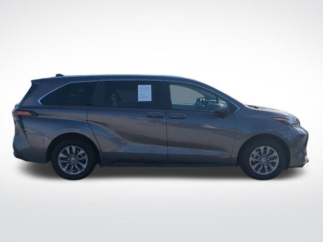 2021 toyota sienna le 8 passenger
