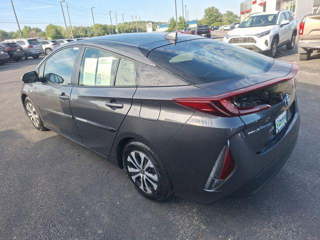 2021 toyota prius prime le