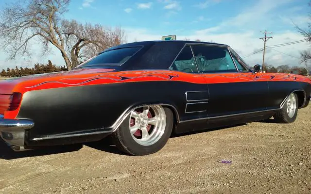 custom riviera 401 v8