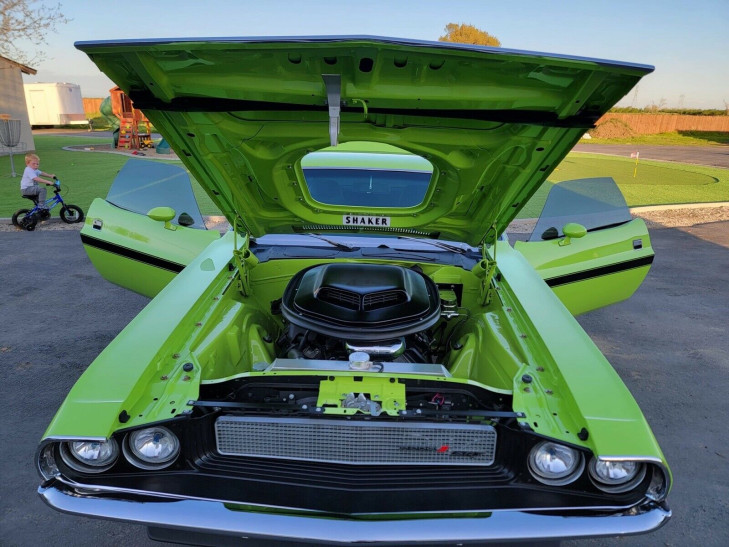 dodge challenger