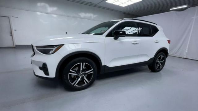 2024 volvo xc40 b5 core bright theme