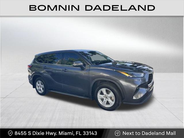2022 toyota highlander le