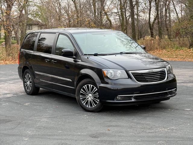 2014 chrysler town & country s