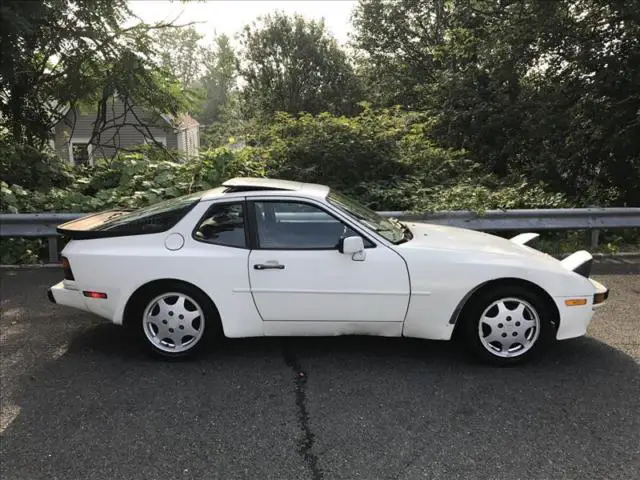 1987 porsche 944 coupe : 2.5l / automatic / no reserve auction!