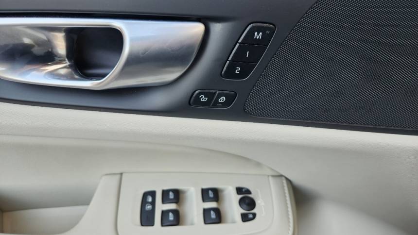 2024 volvo s60 b5 plus dark theme