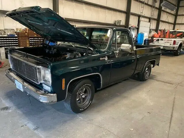 beautiful chevy c10 1975
