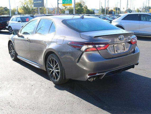 2021 toyota camry se hybrid