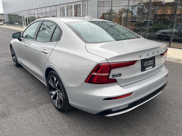 2024 volvo s60 b5 core dark theme