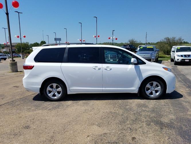used 2017 toyota sienna le topeka, ks 66614 for sale in topeka, kansas