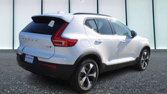 2025 Volvo XC40