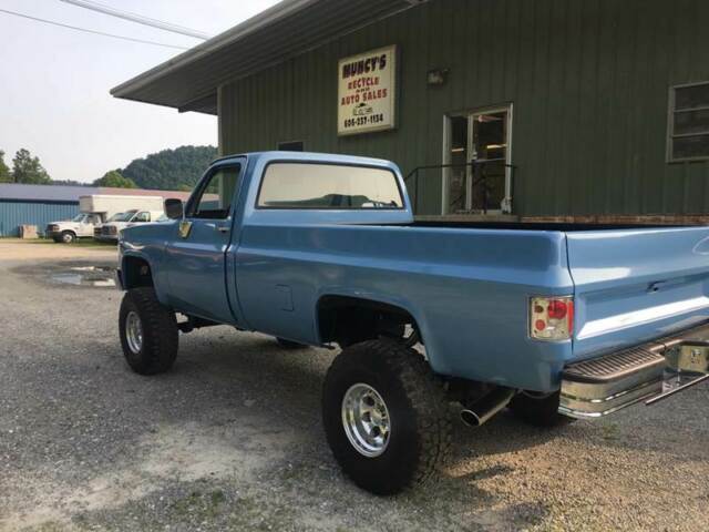 1982 chevrolet c/k 10 series k10 2dr 4wd standard cab lb automatic 4-speed 4wd