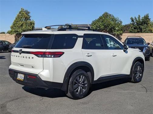 2022 nissan pathfinder