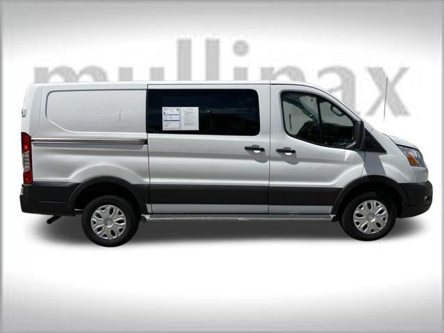 2022 ford transit-150 base