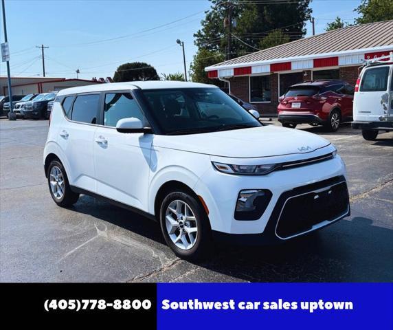 2022 kia soul lx