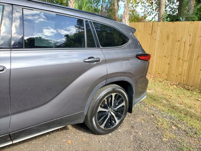 2021 toyota highlander xse