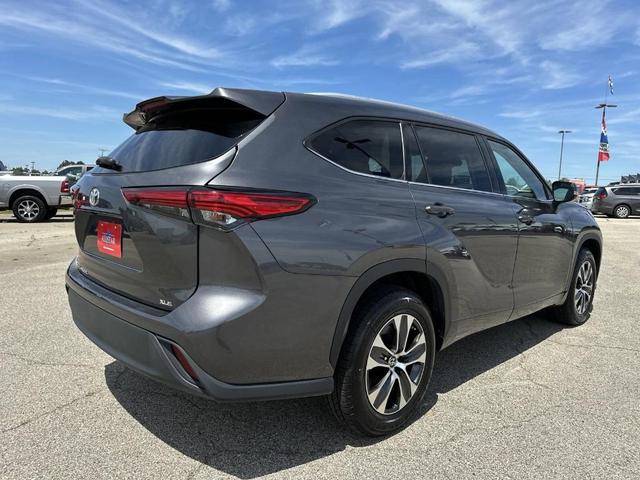 2022 toyota highlander xle