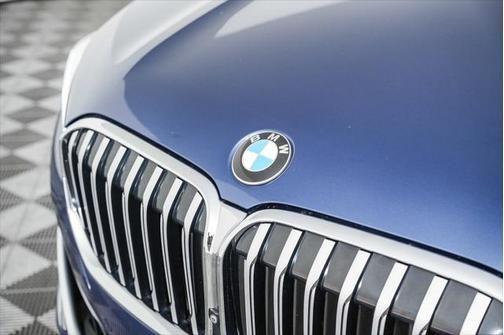 2022 bmw 740