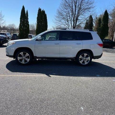 2013 toyota highlander limited in elizabeth, new jersey