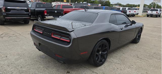 2016 dodge challenger sxt