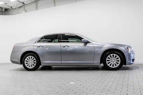 2014 chrysler 300 base base 4dr sedan for sale in honolulu, hawaii