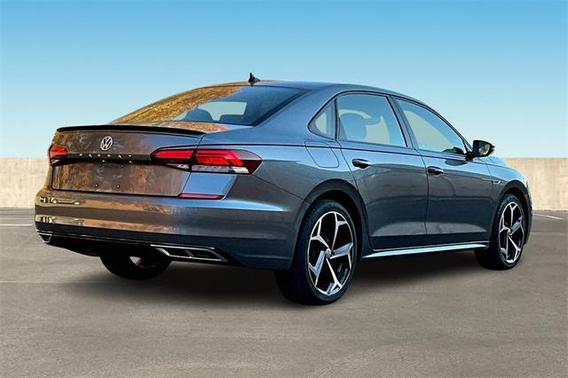 2022 volkswagen passat 2.0t r-line