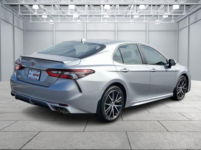 2022 toyota camry se
