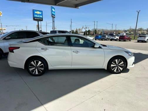 2019 nissan altima 2.5 sv in holland, michigan